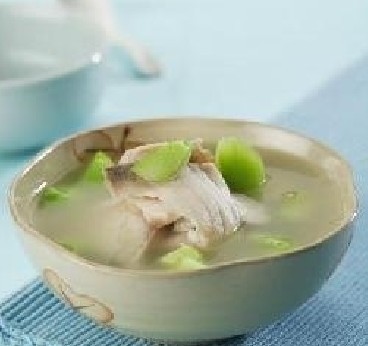 牛皮癣饮食芥兰鱼片汤